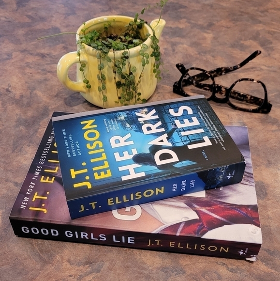 J.T. ELLISON PAPERBACKS, Lot of 2 Great Reads - Picture 2 of 12